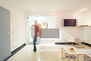 Gesundheitszentrum Laakirchen Wartezimmer Tür Empfang