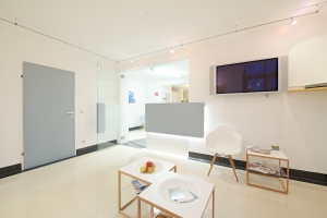 Gesundheitszentrum Laakirchen Wartezimmer Tür Empfang