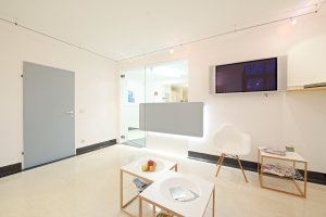 Gesundheitszentrum Laakirchen Wartezimmer Tür Empfang