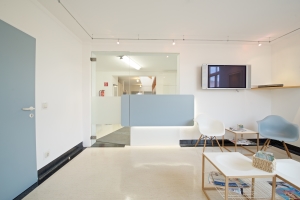 Gesundheitszentrum Laakirchen Wartezimmer Tür Empfang